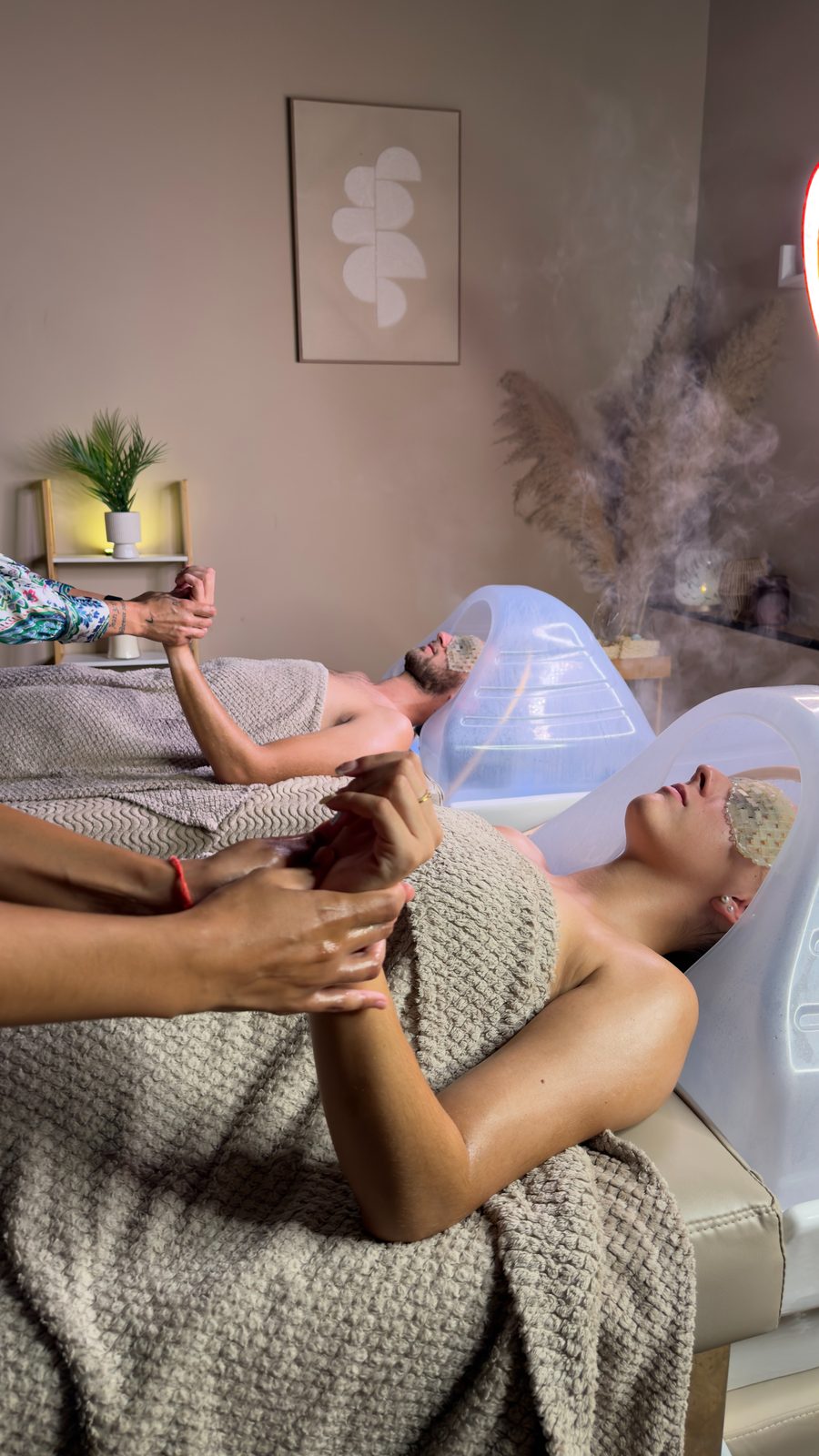 Massage des mains sous capuchon vapeur, étape du head spa C&S Nancy